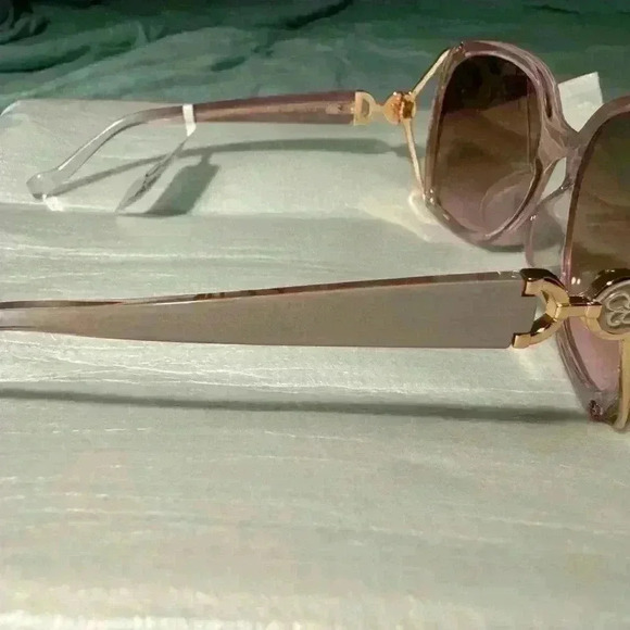 Jessica Simpson sunglasses - Picture 4 of 5